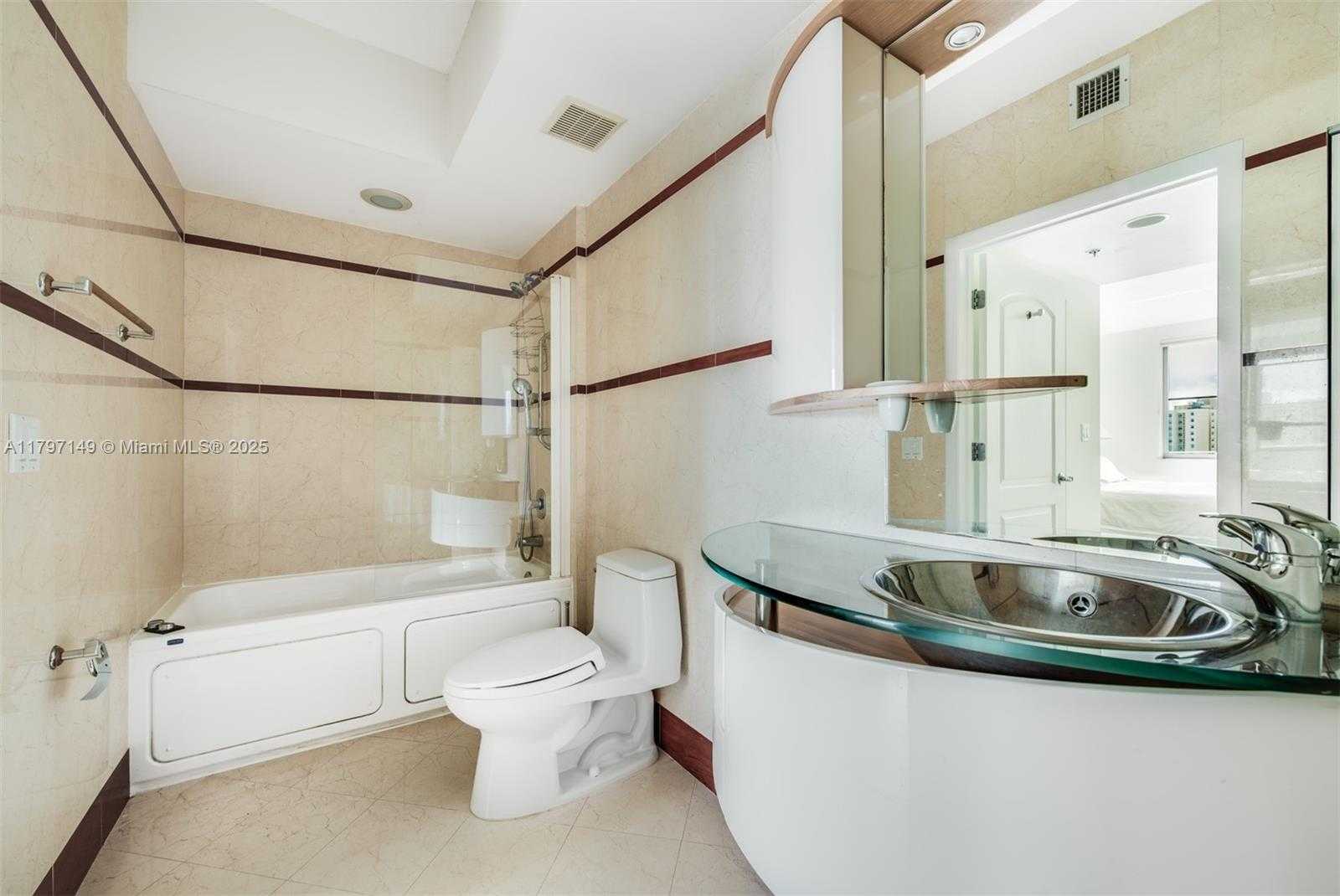 Small Image of 110 WASHINGTON AVE #1817, Miami Beach Number 8