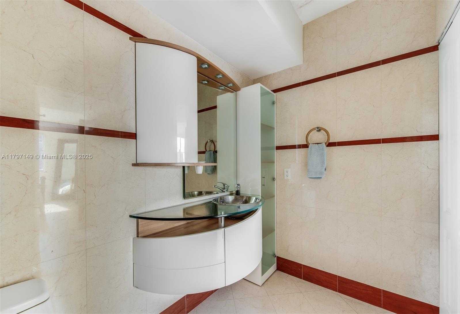 Small Image of 110 WASHINGTON AVE #1817, Miami Beach Number 9