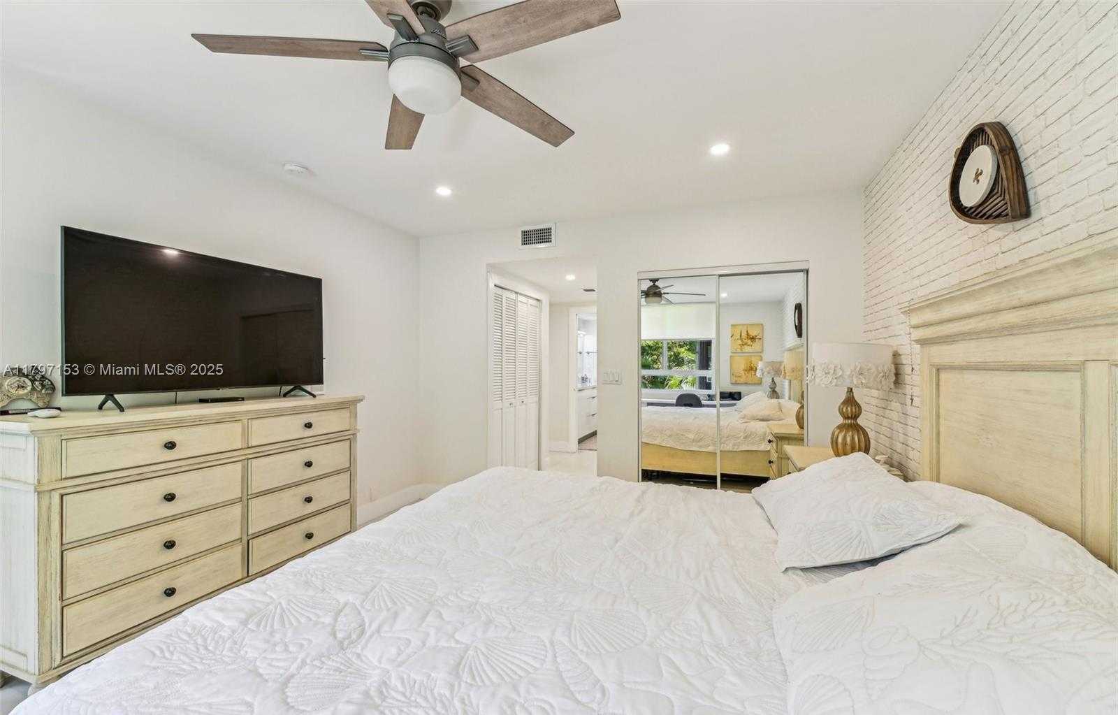 Small Image of 121 CRANDON BLVD #251, Key Biscayne Number 32