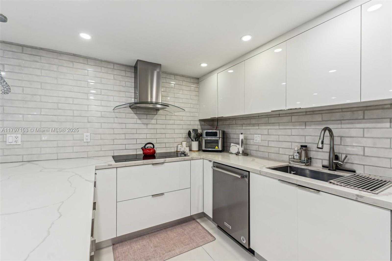 Small Image of 121 CRANDON BLVD #251, Key Biscayne Number 8