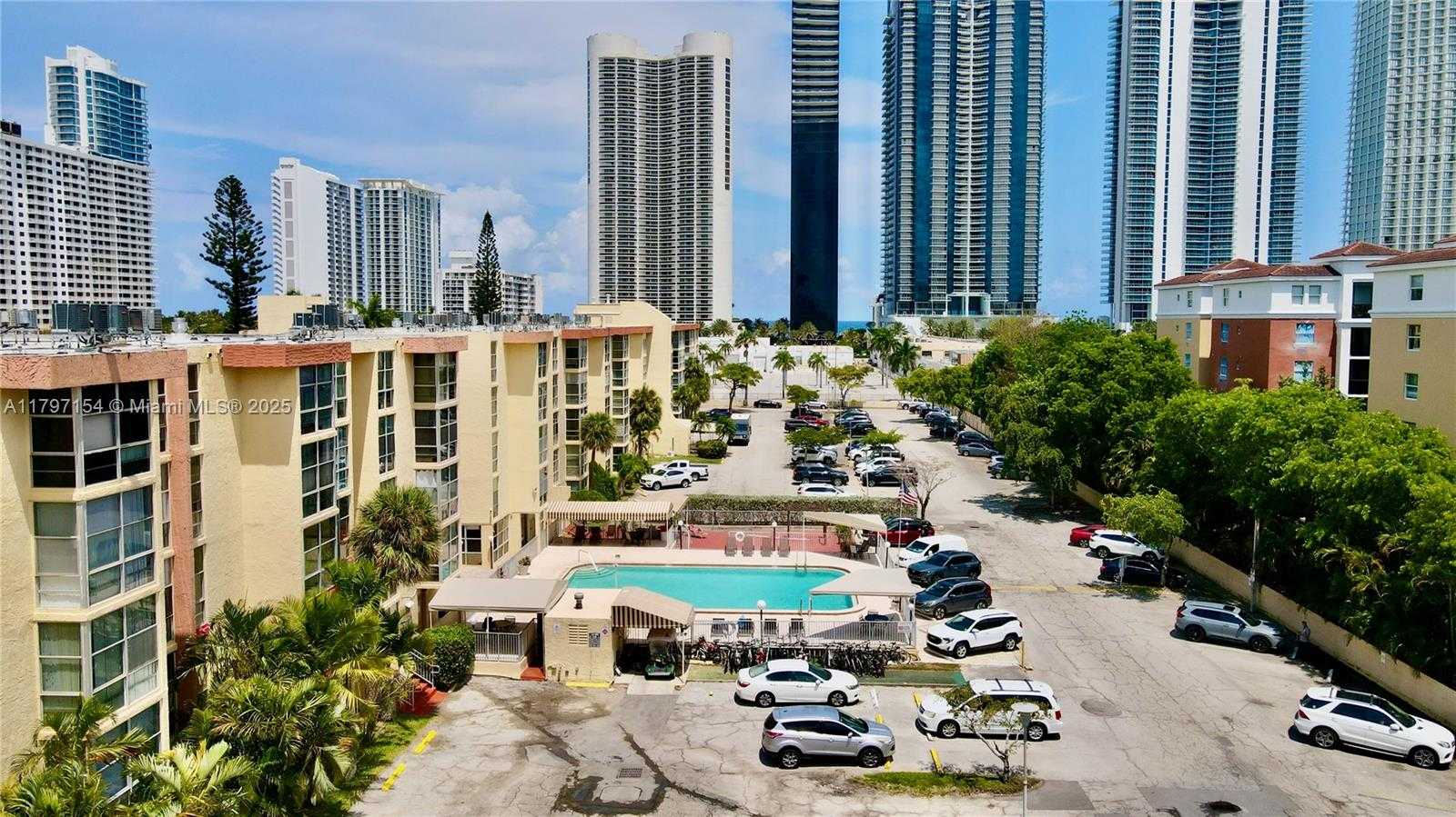 Small Image of 200 172ND ST #114, Sunny Isles Beach Number 3