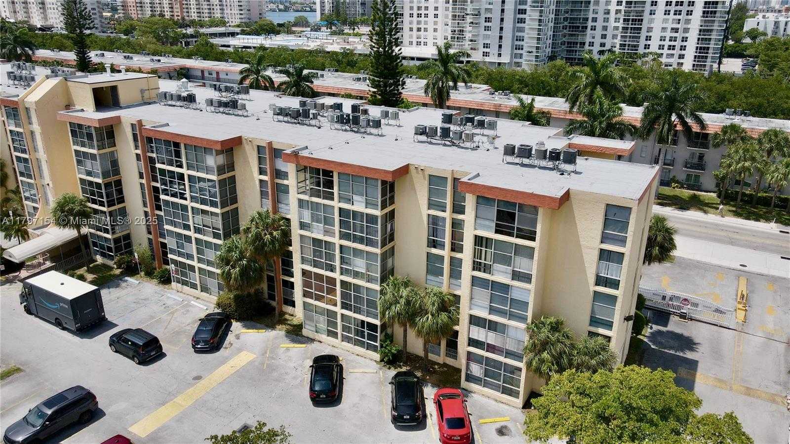 Small Image of 200 172ND ST #114, Sunny Isles Beach Number 4