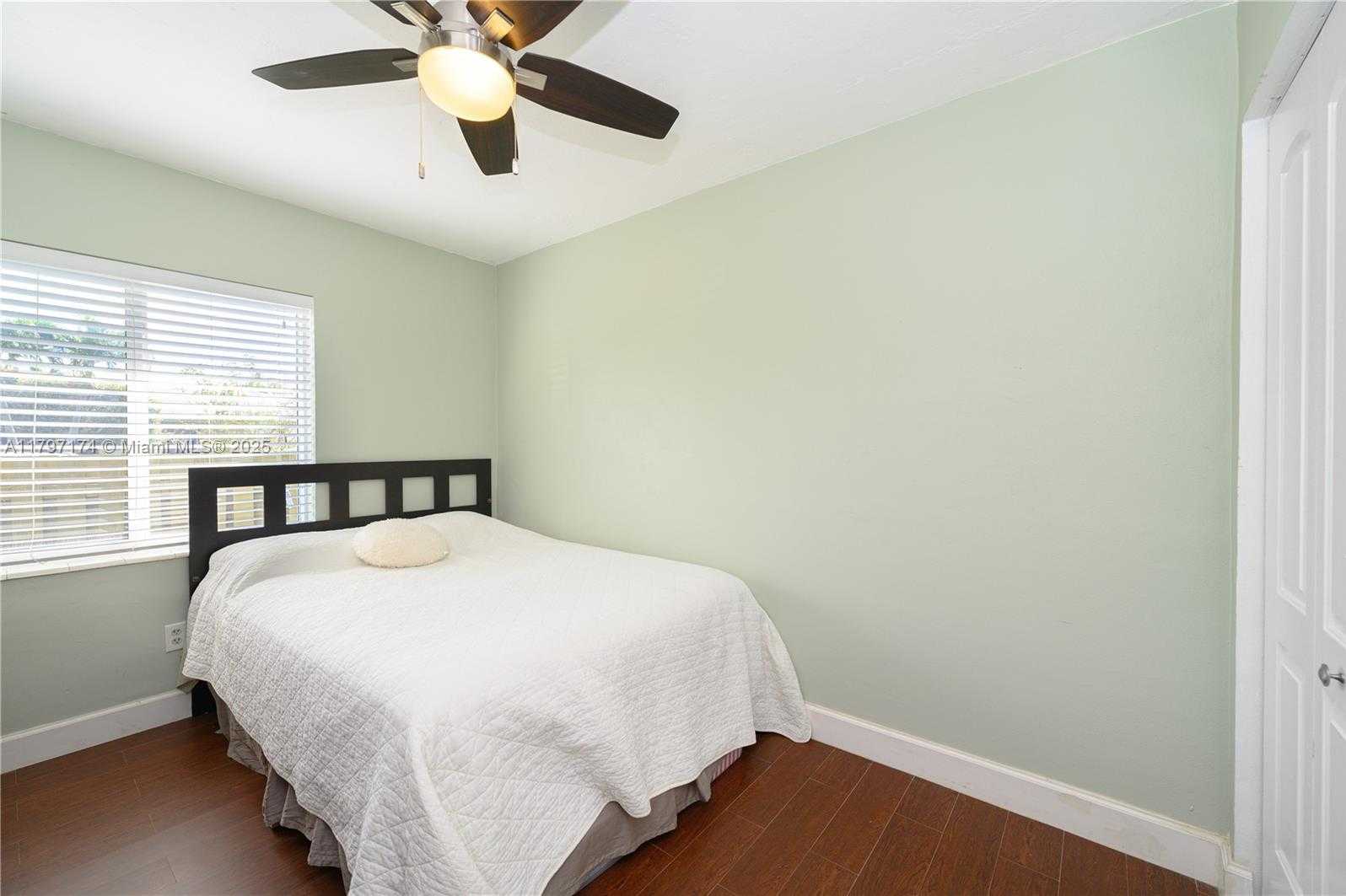 Small Image of 12022 SOUTH WEST 110TH ST CIR E, Miami Number 13