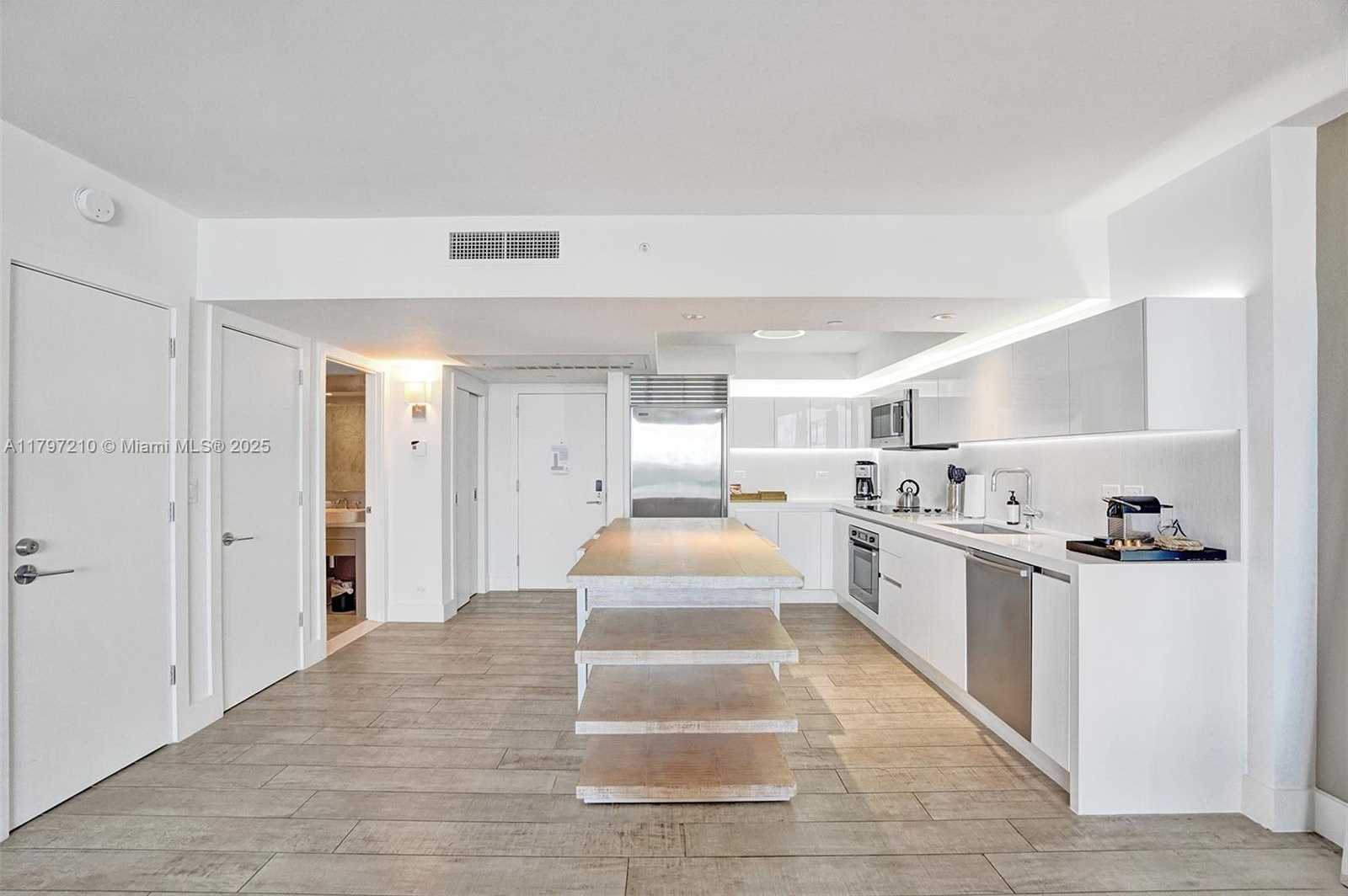 Small Image of 102 24TH #1121, Miami Beach Number 14