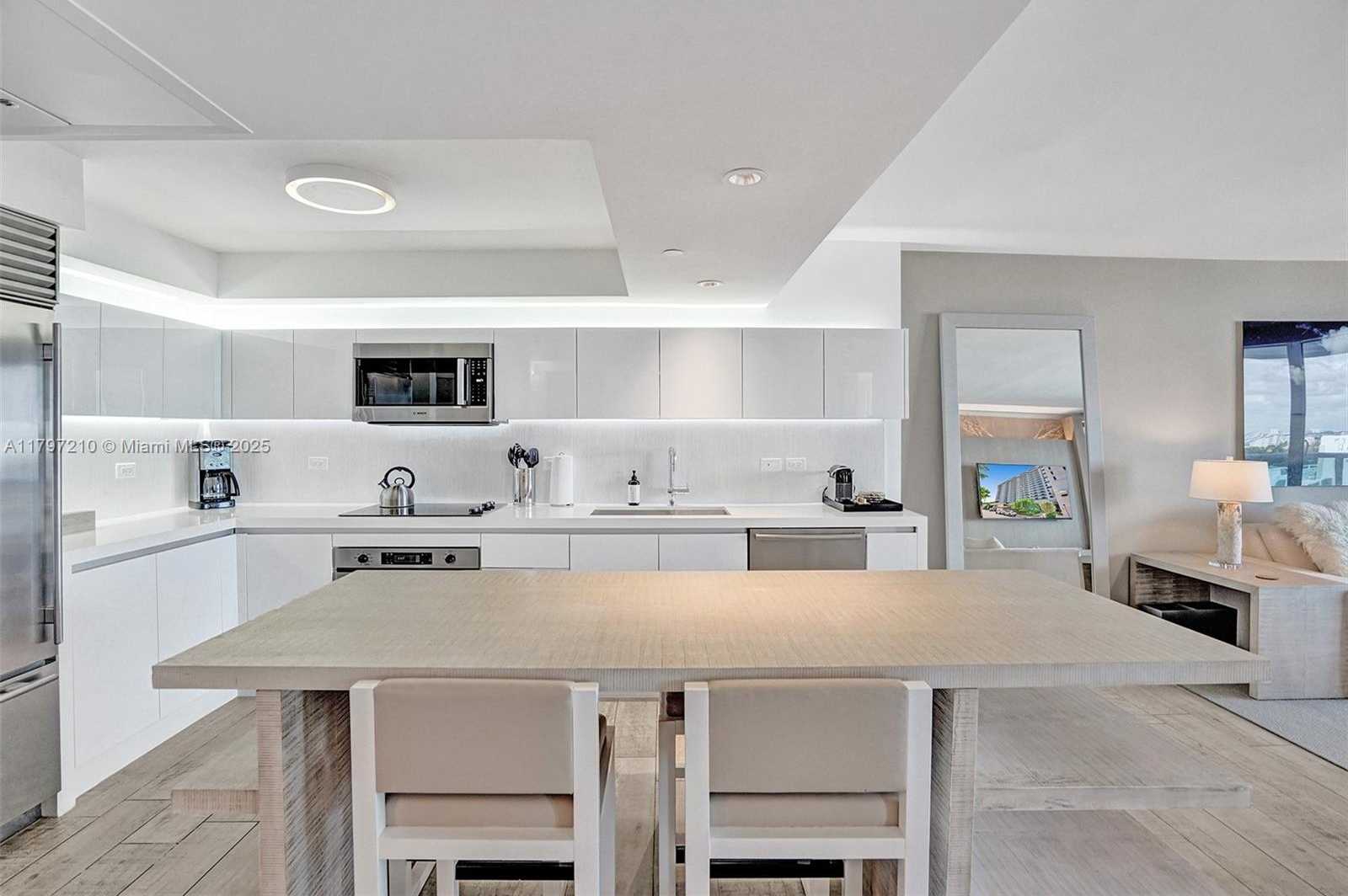 Small Image of 102 24TH #1121, Miami Beach Number 17