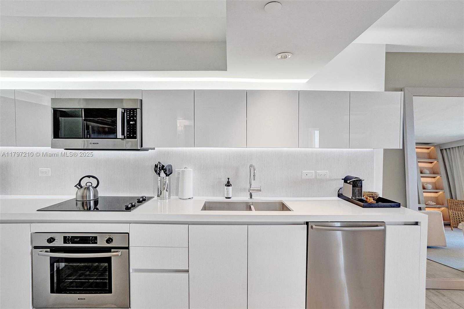Small Image of 102 24TH #1121, Miami Beach Number 18