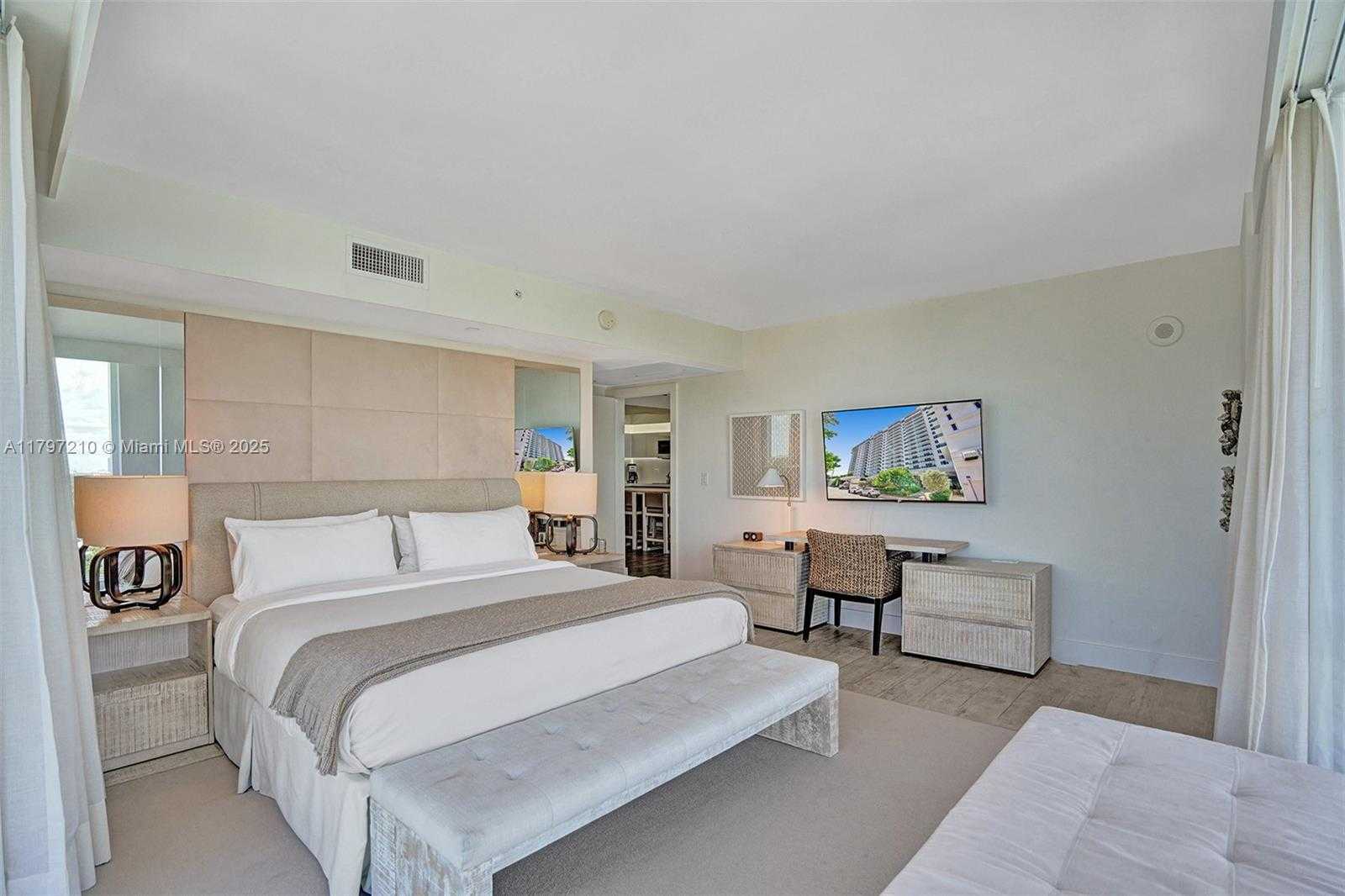 Small Image of 102 24TH #1121, Miami Beach Number 4