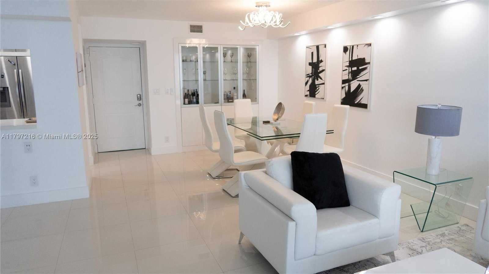 Small Image of 100 BAYVIEW DR #1815, Sunny Isles Beach Number 10