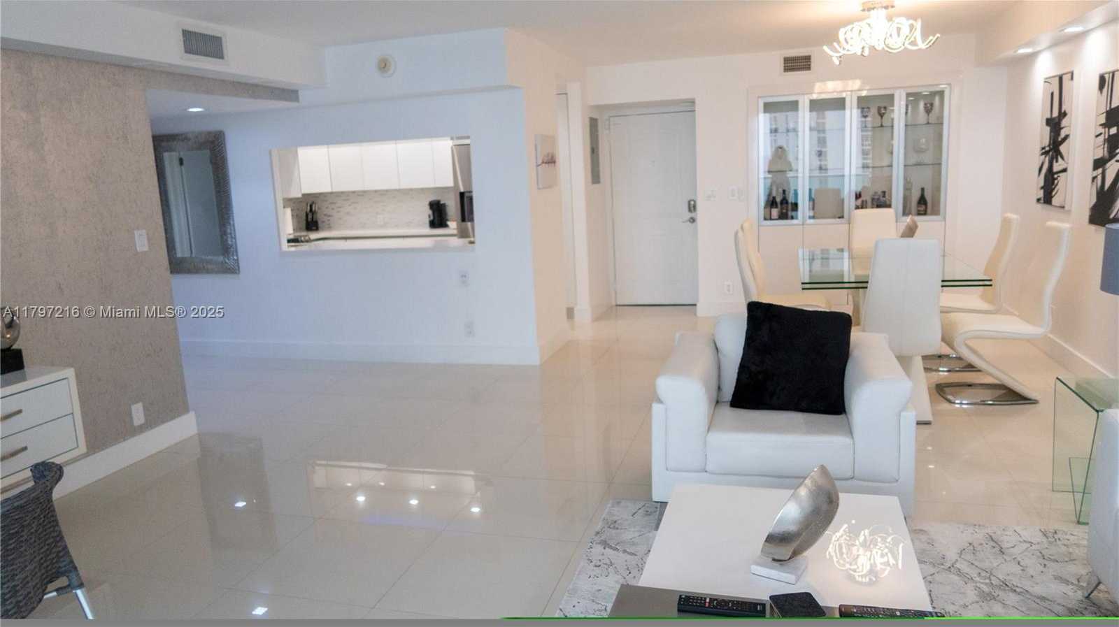 Small Image of 100 BAYVIEW DR #1815, Sunny Isles Beach Number 12