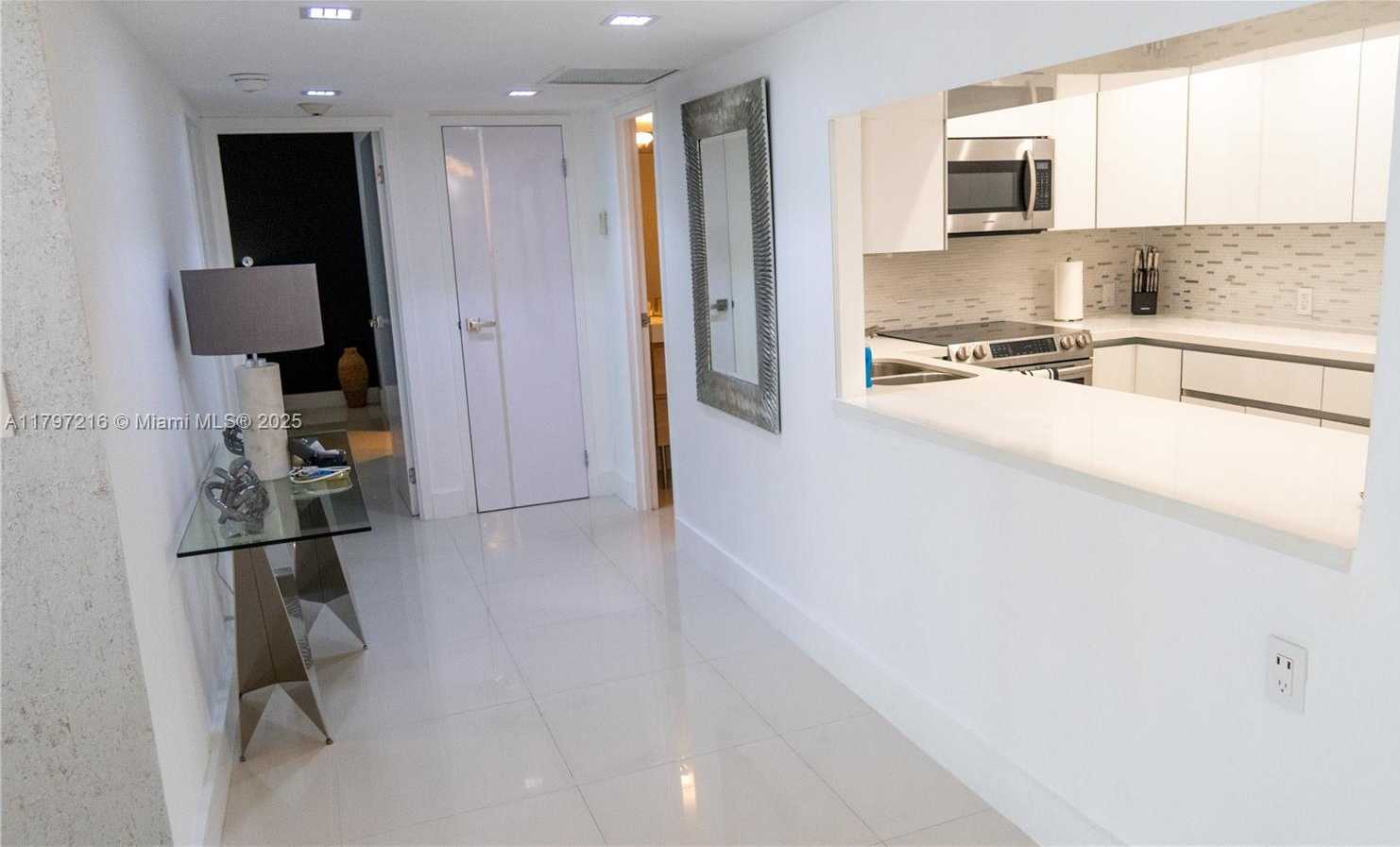 Small Image of 100 BAYVIEW DR #1815, Sunny Isles Beach Number 22