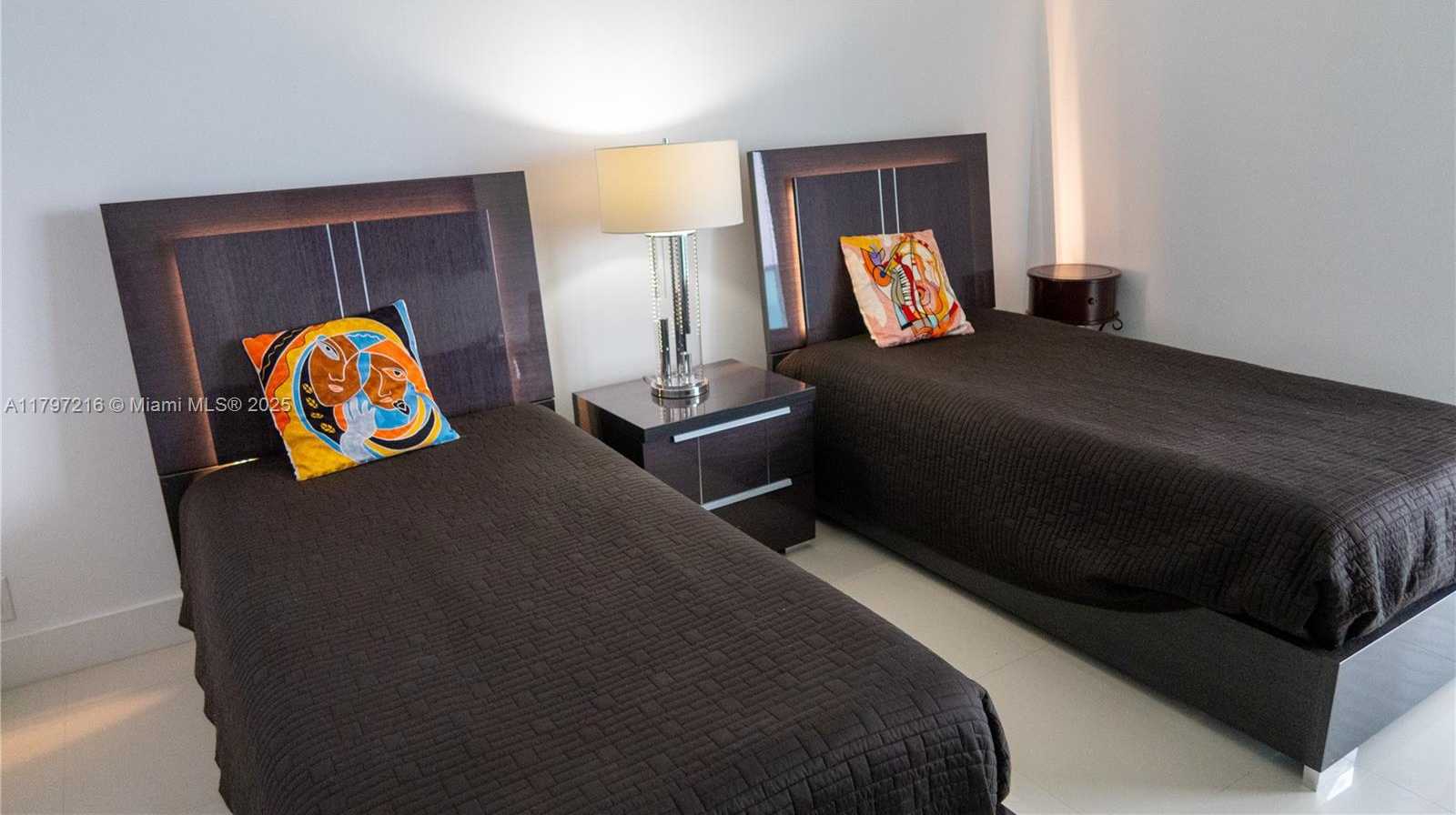 Small Image of 100 BAYVIEW DR #1815, Sunny Isles Beach Number 24