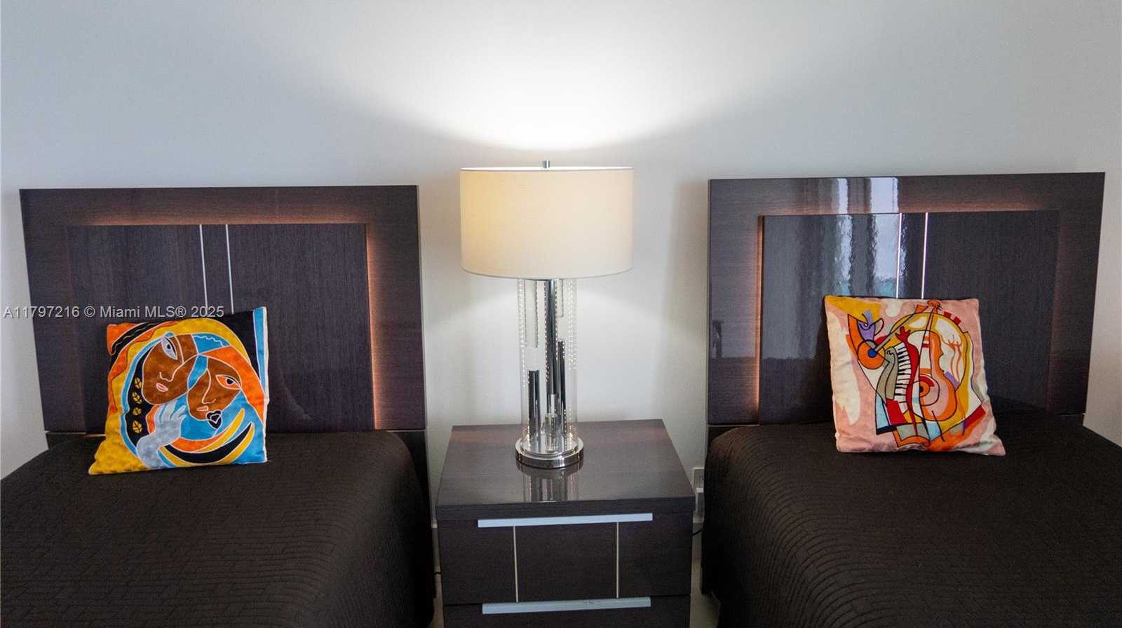 Small Image of 100 BAYVIEW DR #1815, Sunny Isles Beach Number 25