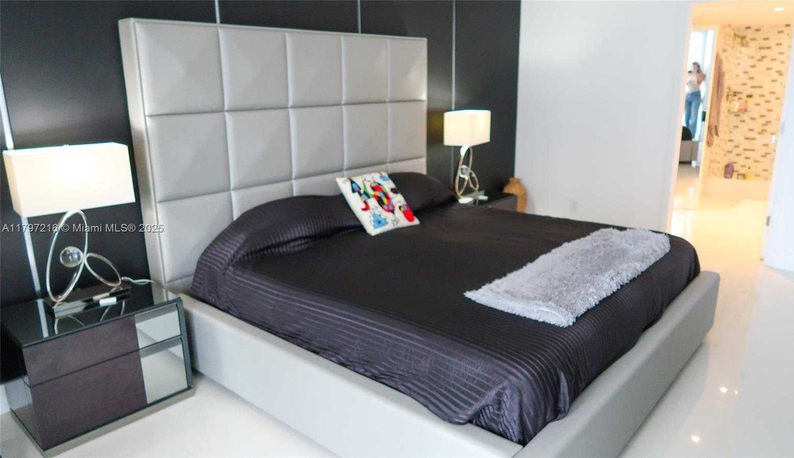 Small Image of 100 BAYVIEW DR #1815, Sunny Isles Beach Number 31