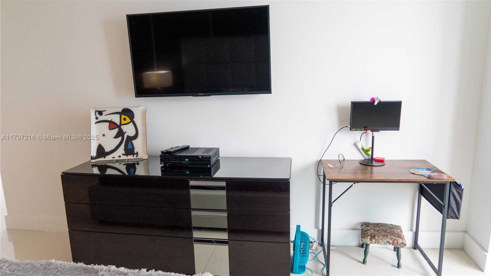 Small Image of 100 BAYVIEW DR #1815, Sunny Isles Beach Number 34