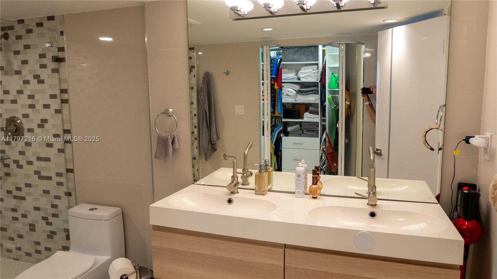 Small Image of 100 BAYVIEW DR #1815, Sunny Isles Beach Number 36