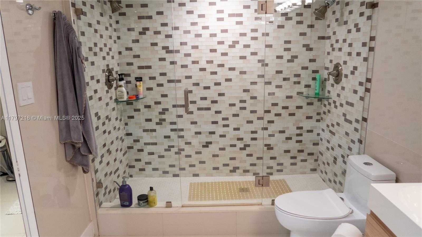 Small Image of 100 BAYVIEW DR #1815, Sunny Isles Beach Number 37