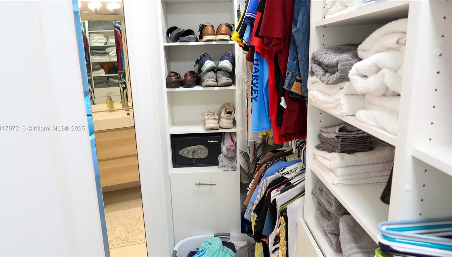 Small Image of 100 BAYVIEW DR #1815, Sunny Isles Beach Number 40