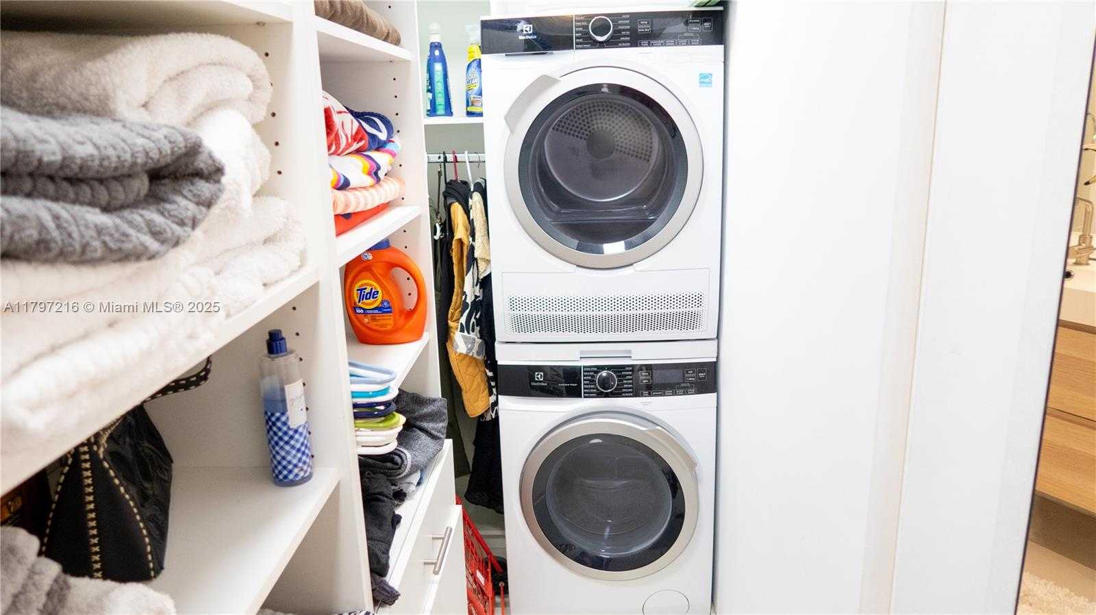 Small Image of 100 BAYVIEW DR #1815, Sunny Isles Beach Number 41