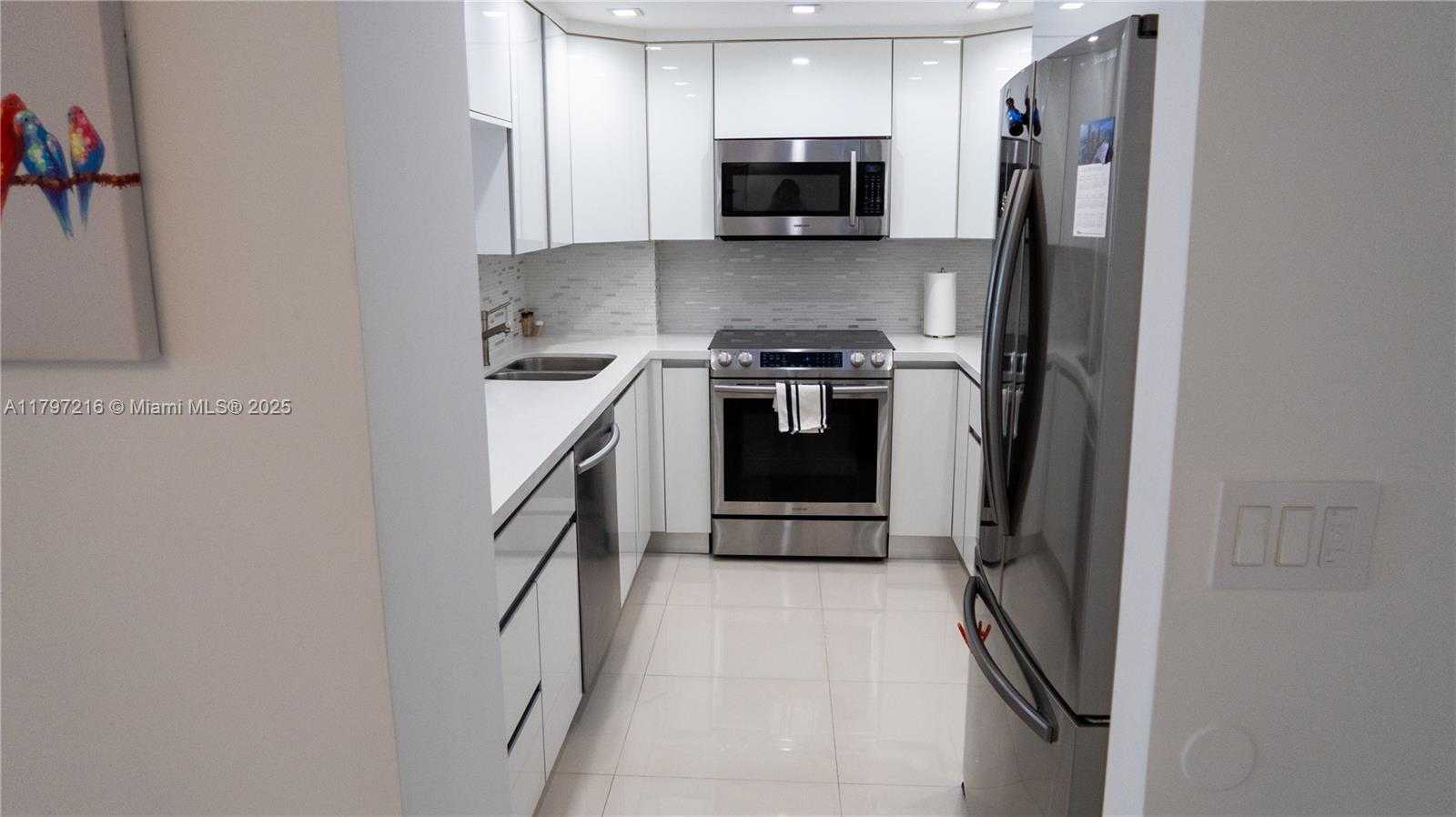 Small Image of 100 BAYVIEW DR #1815, Sunny Isles Beach Number 5