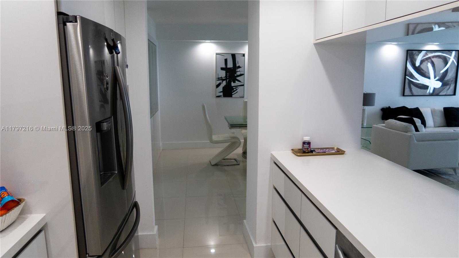Small Image of 100 BAYVIEW DR #1815, Sunny Isles Beach Number 6