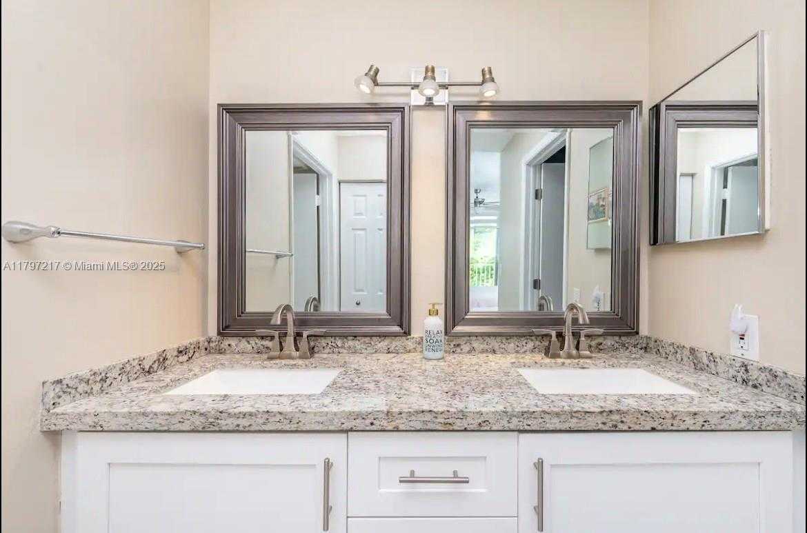 Small Image of 19999 EAST COUNTRY CLUB DR #1202, Aventura Number 19
