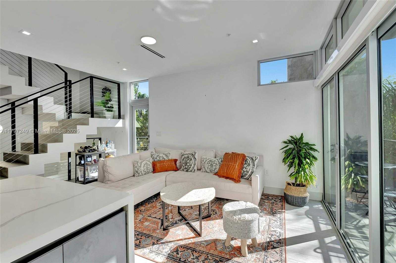 Small Image of 2924 BIRD AVE #8, Miami Number 11
