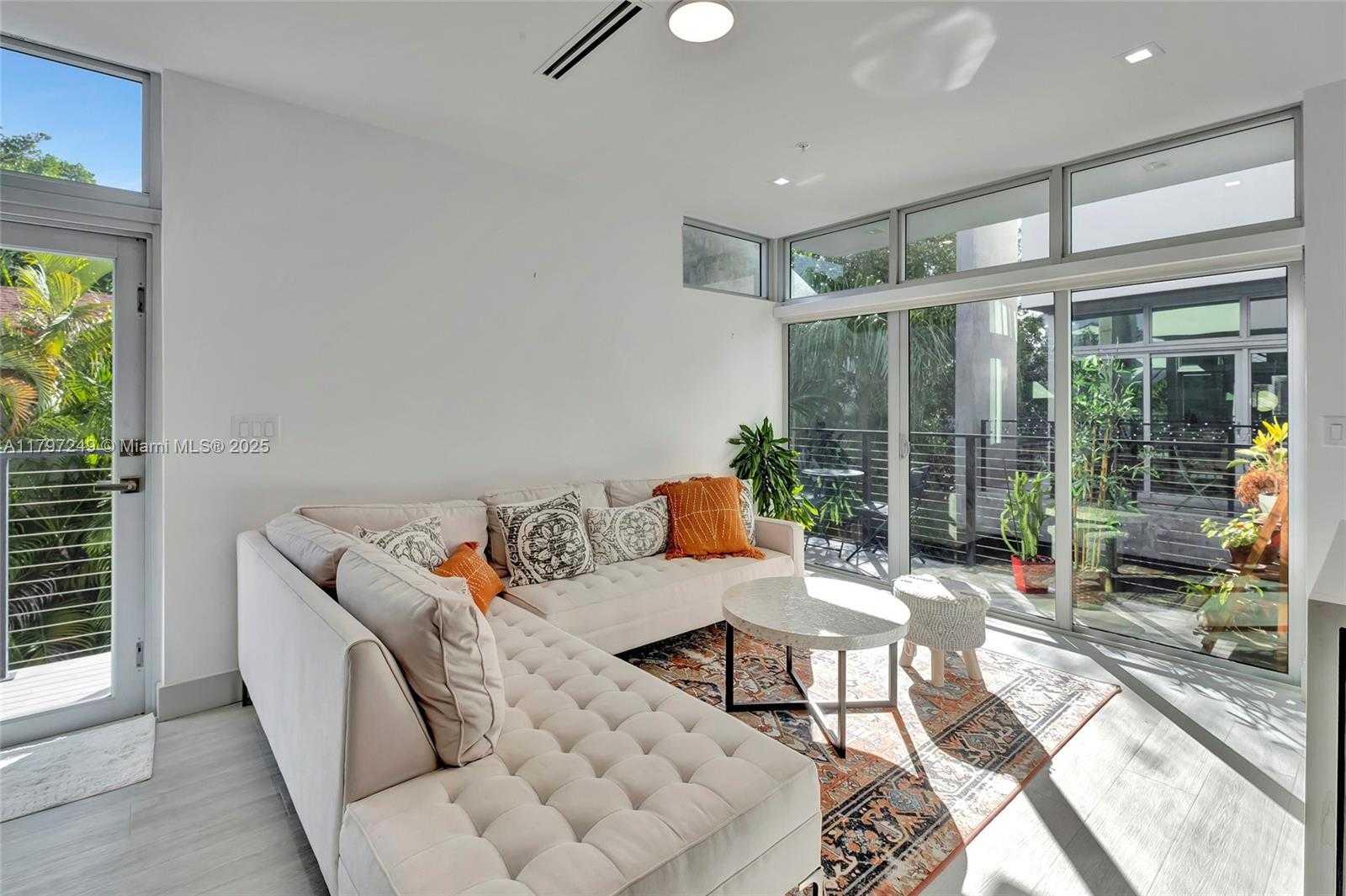 Small Image of 2924 BIRD AVE #8, Miami Number 12