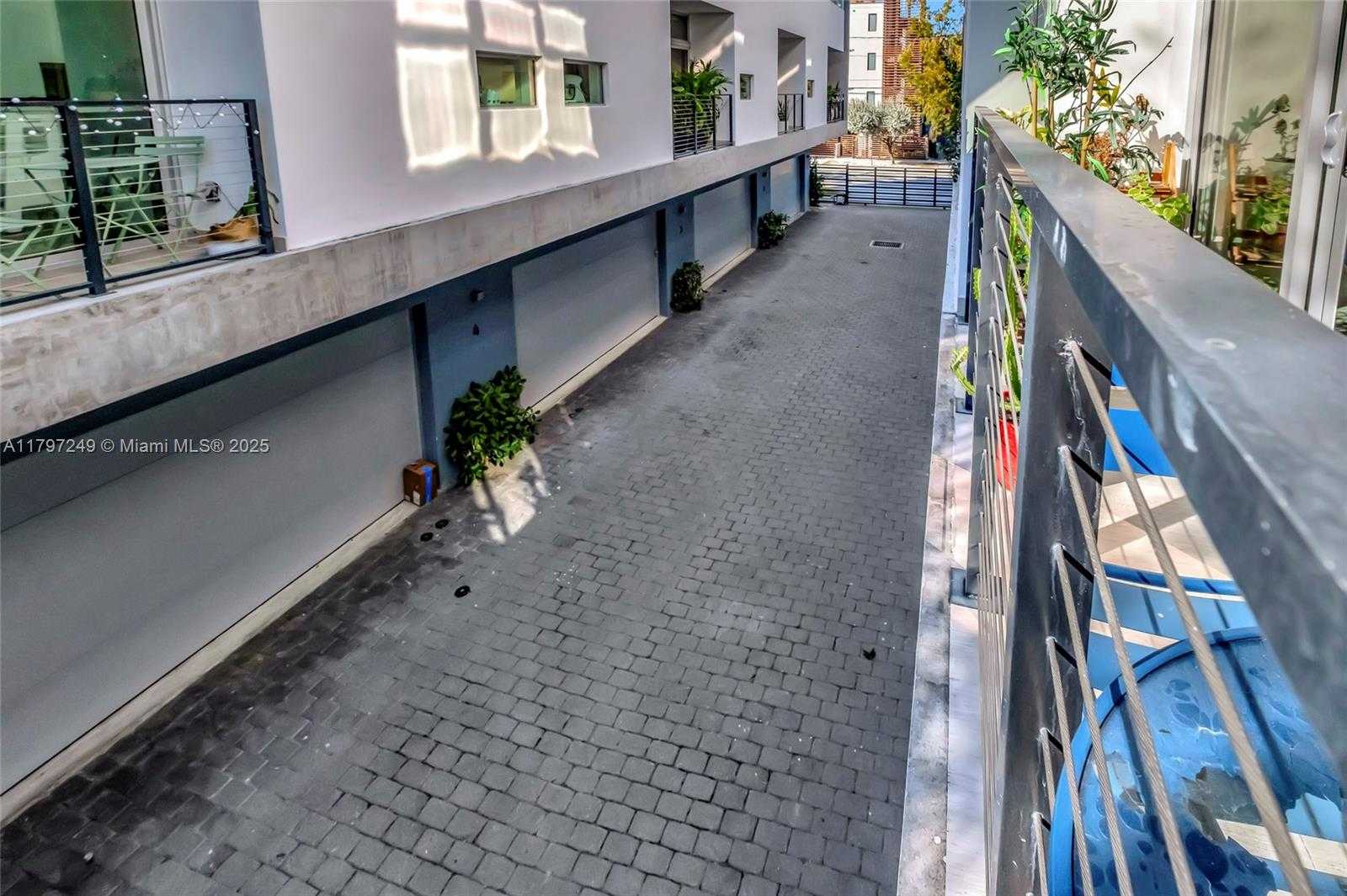 Small Image of 2924 BIRD AVE #8, Miami Number 15