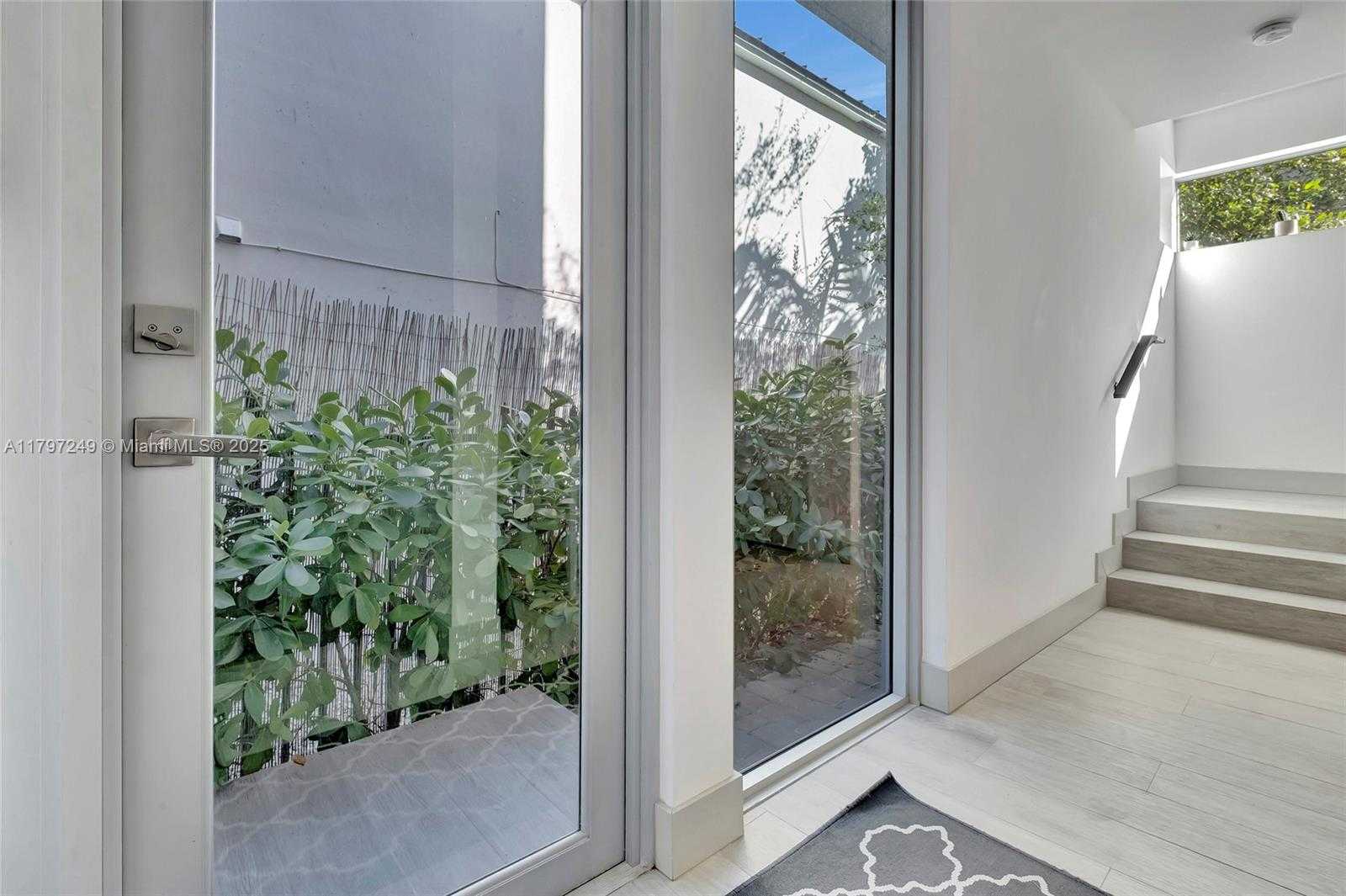 Small Image of 2924 BIRD AVE #8, Miami Number 2