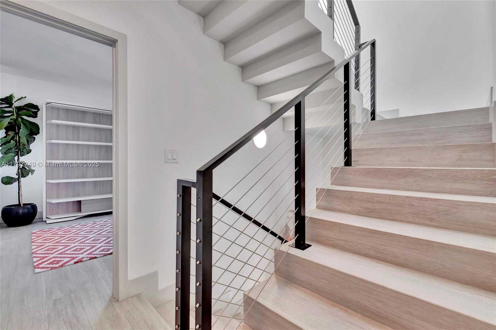 Small Image of 2924 BIRD AVE #8, Miami Number 21