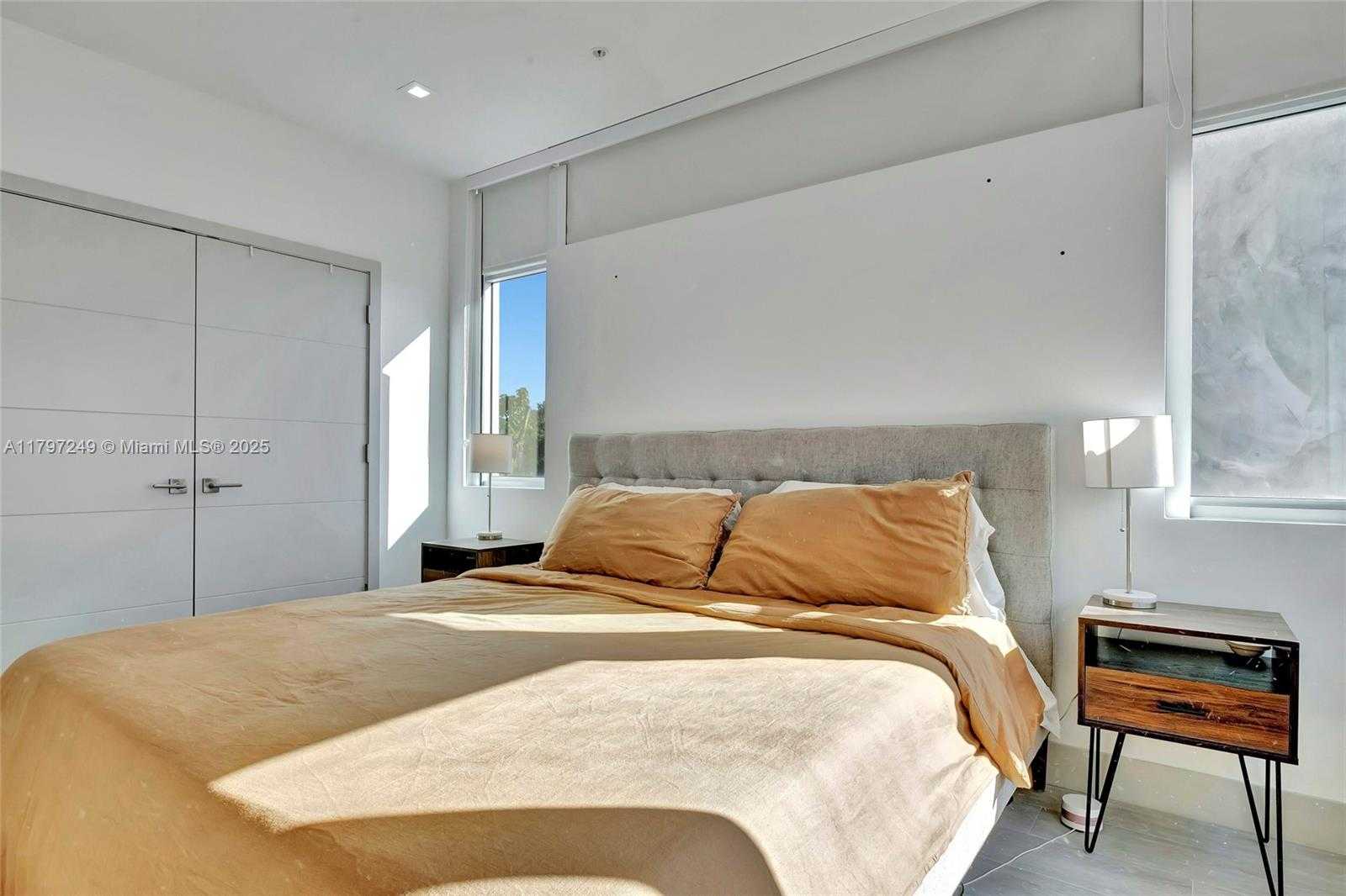 Small Image of 2924 BIRD AVE #8, Miami Number 24