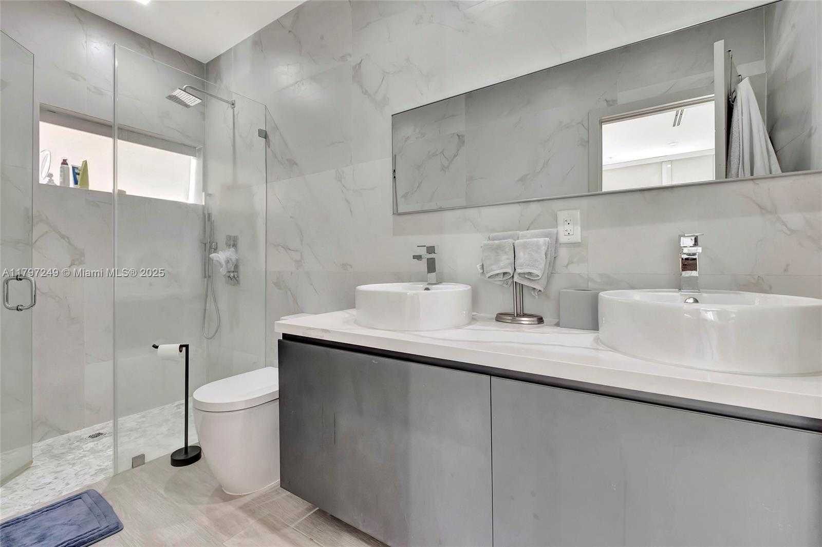 Small Image of 2924 BIRD AVE #8, Miami Number 25