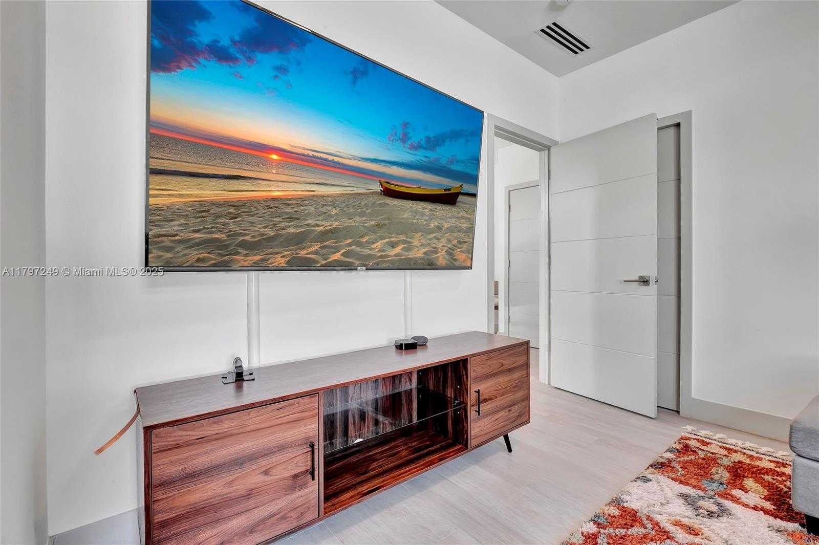 Small Image of 2924 BIRD AVE #8, Miami Number 26