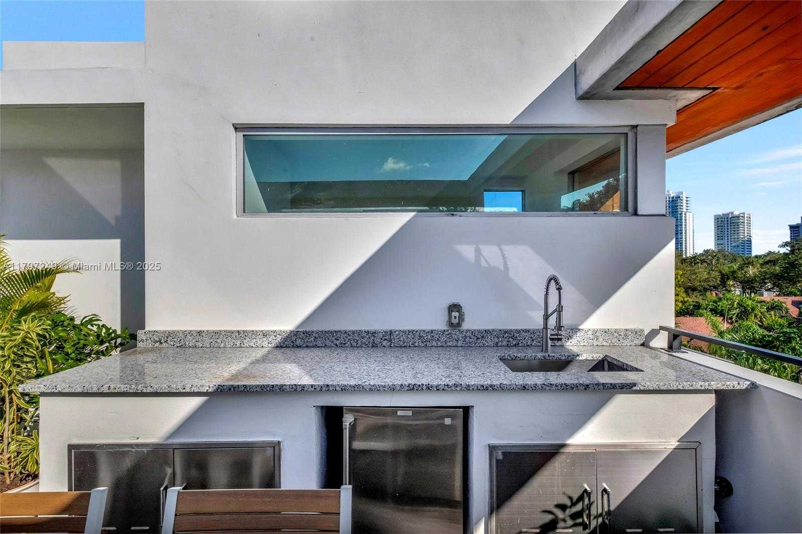 Small Image of 2924 BIRD AVE #8, Miami Number 28