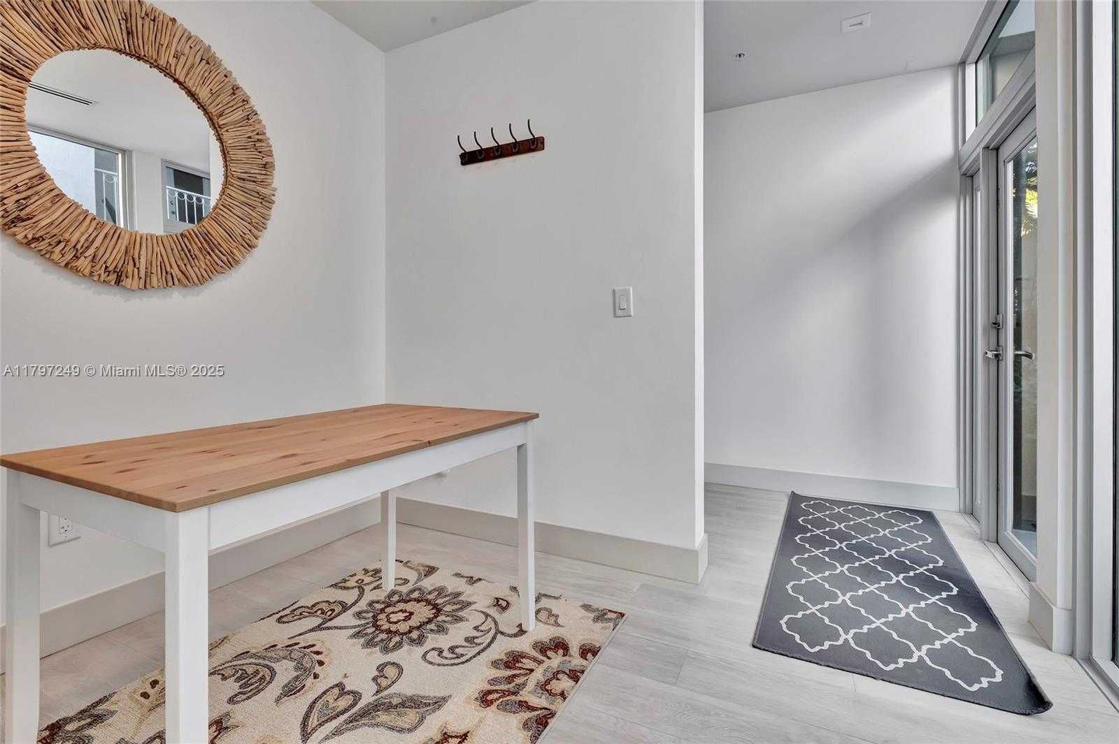 Small Image of 2924 BIRD AVE #8, Miami Number 4