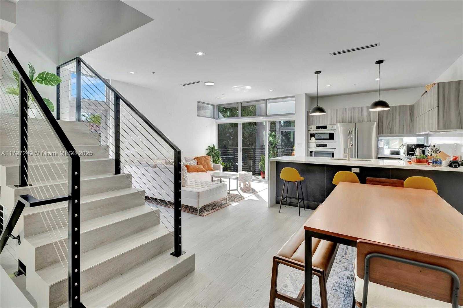 Small Image of 2924 BIRD AVE #8, Miami Number 5