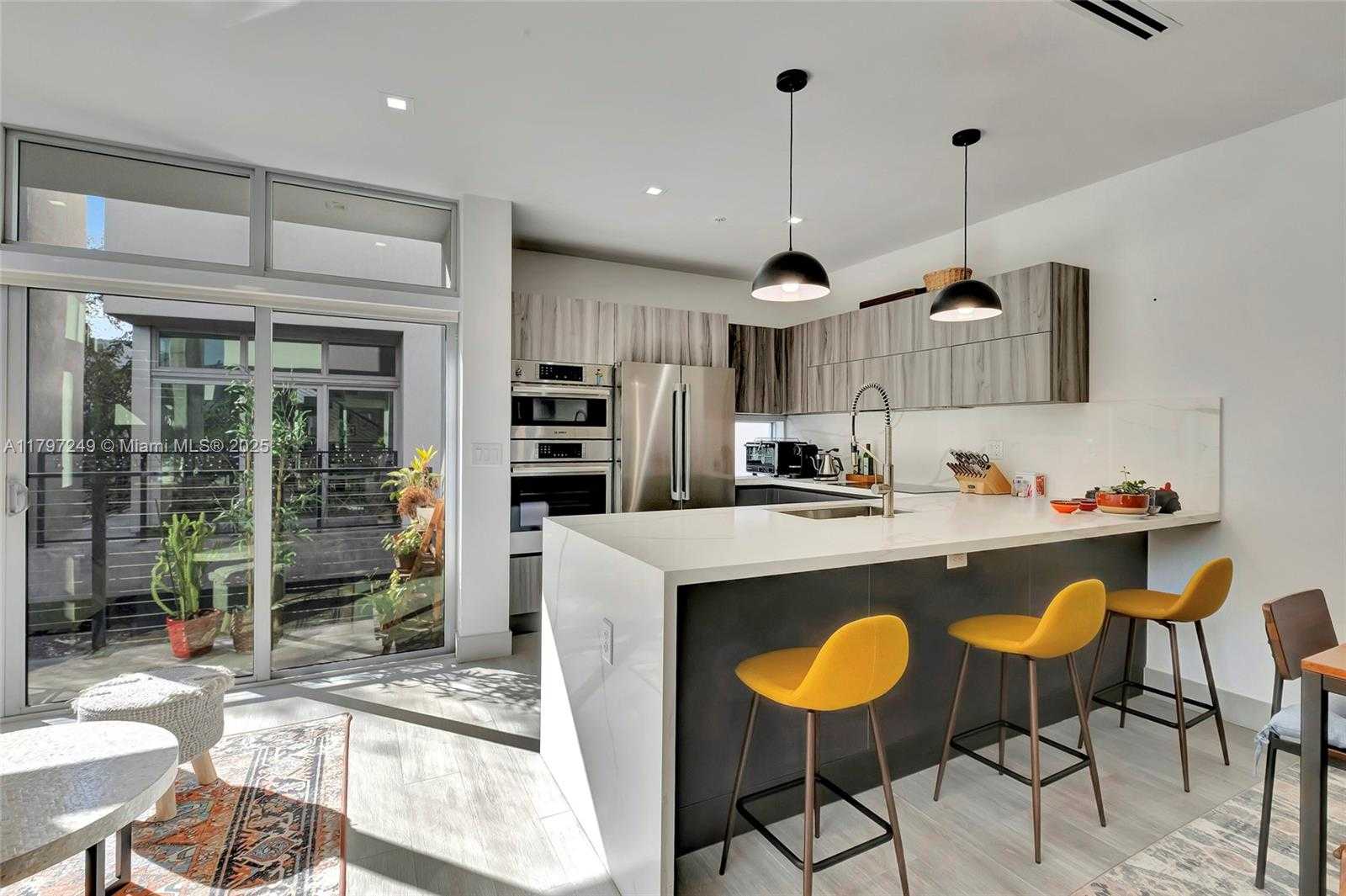Small Image of 2924 BIRD AVE #8, Miami Number 7