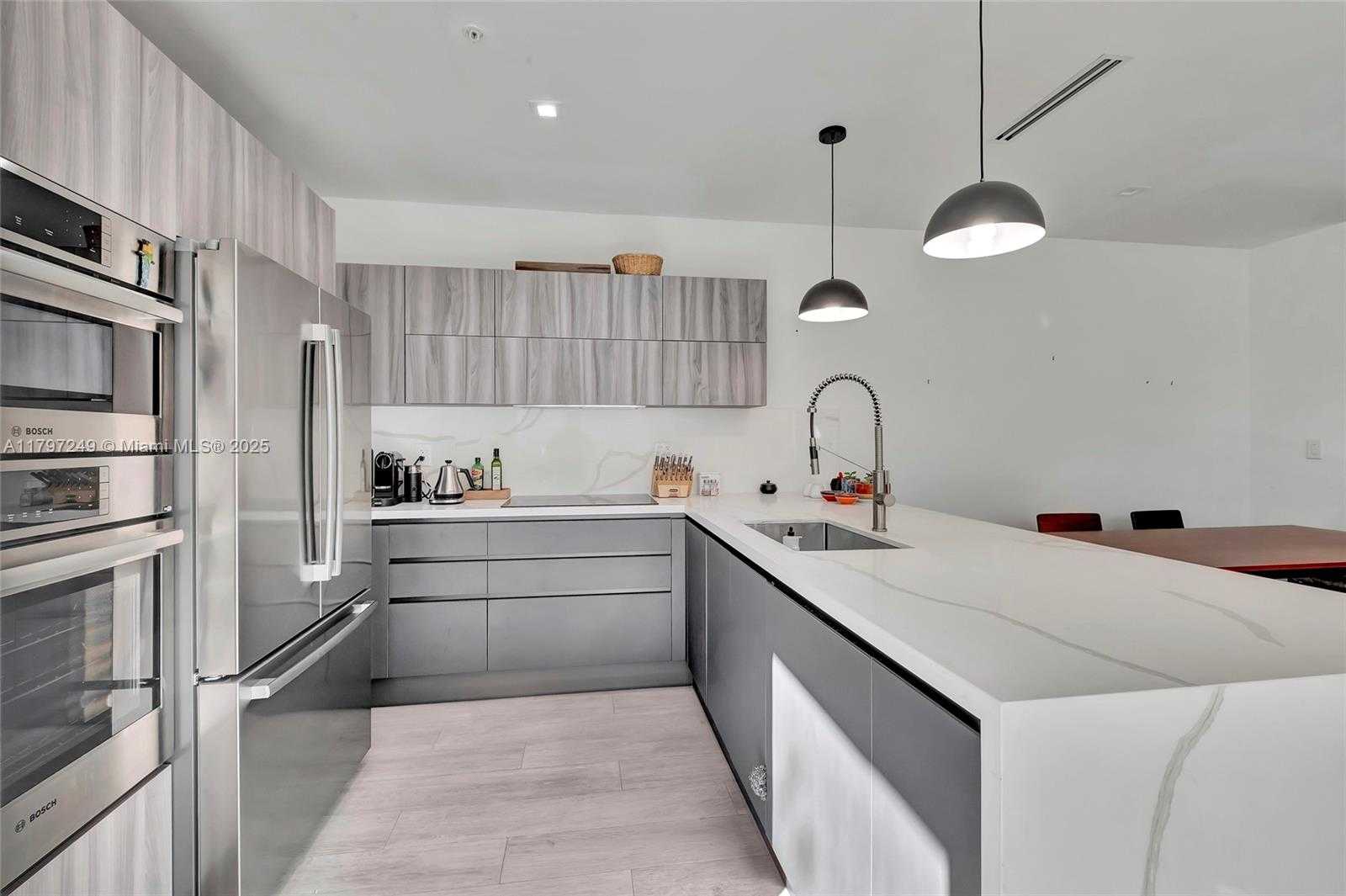 Small Image of 2924 BIRD AVE #8, Miami Number 9