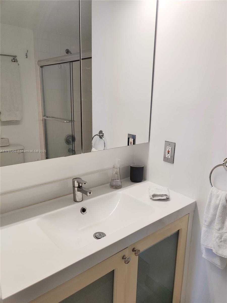 Small Image of 19877 EAST COUNTRY CLUB DR #3606, Aventura Number 22