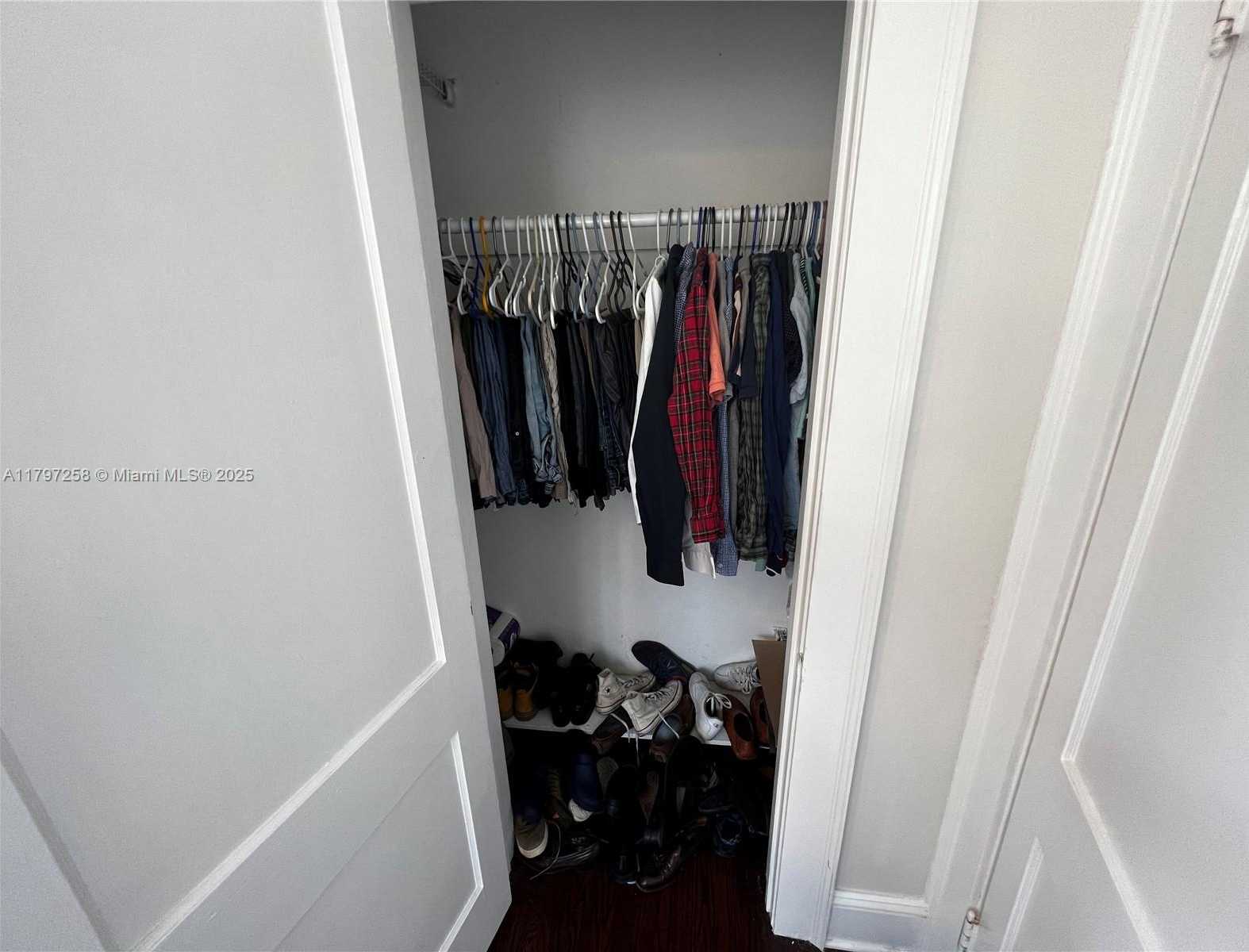 Small Image of 3224 BISCAYNE BLVD #F3, Miami Number 13