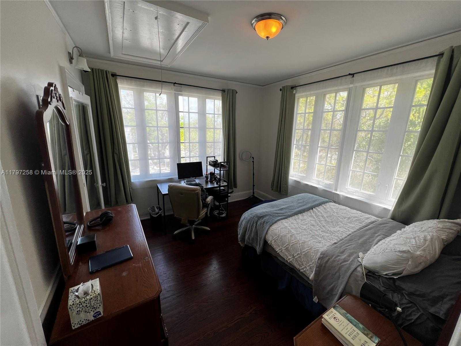 Small Image of 3224 BISCAYNE BLVD #F3, Miami Number 17