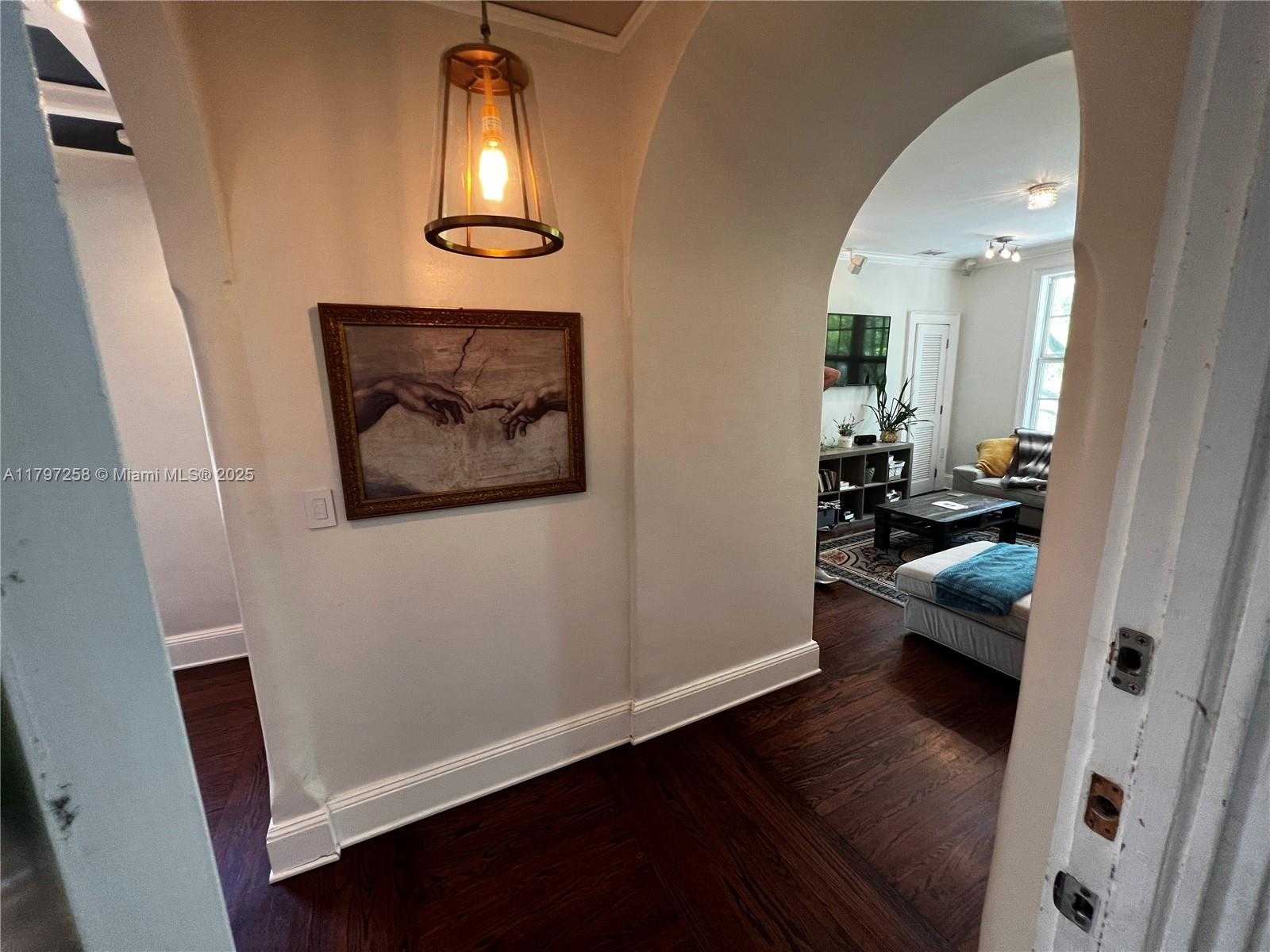 Small Image of 3224 BISCAYNE BLVD #F3, Miami Number 2