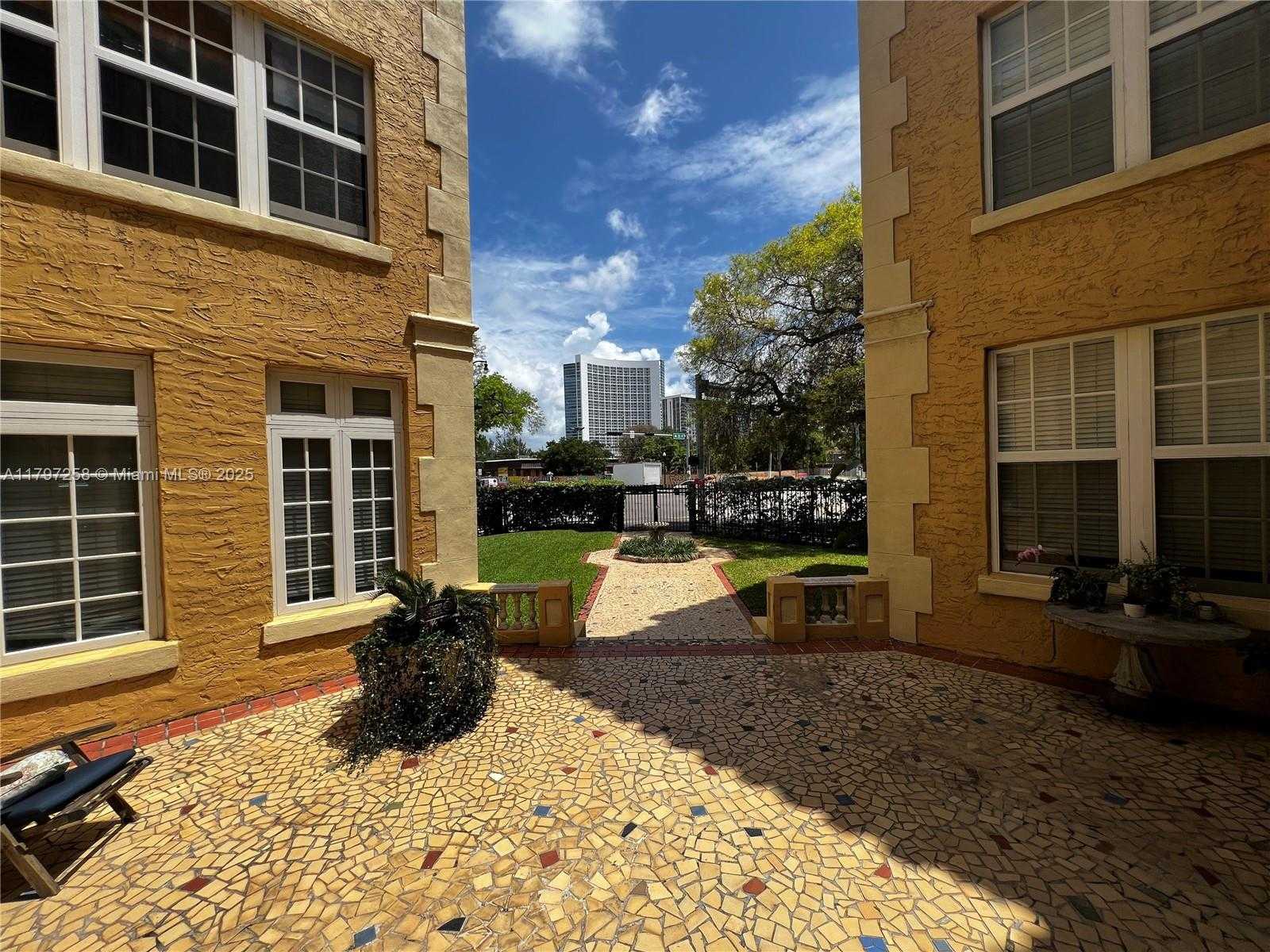Small Image of 3224 BISCAYNE BLVD #F3, Miami Number 20