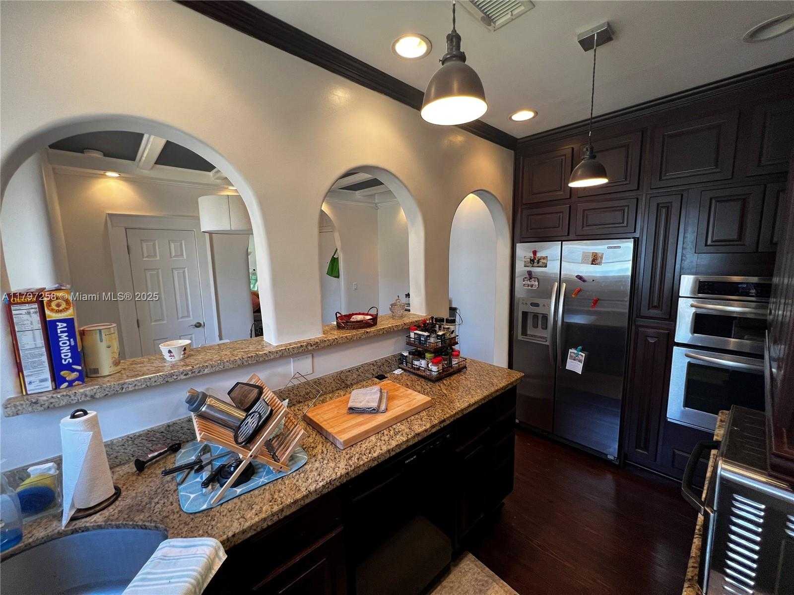 Small Image of 3224 BISCAYNE BLVD #F3, Miami Number 6