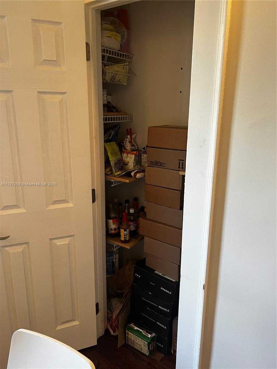Small Image of 3224 BISCAYNE BLVD #F3, Miami Number 8
