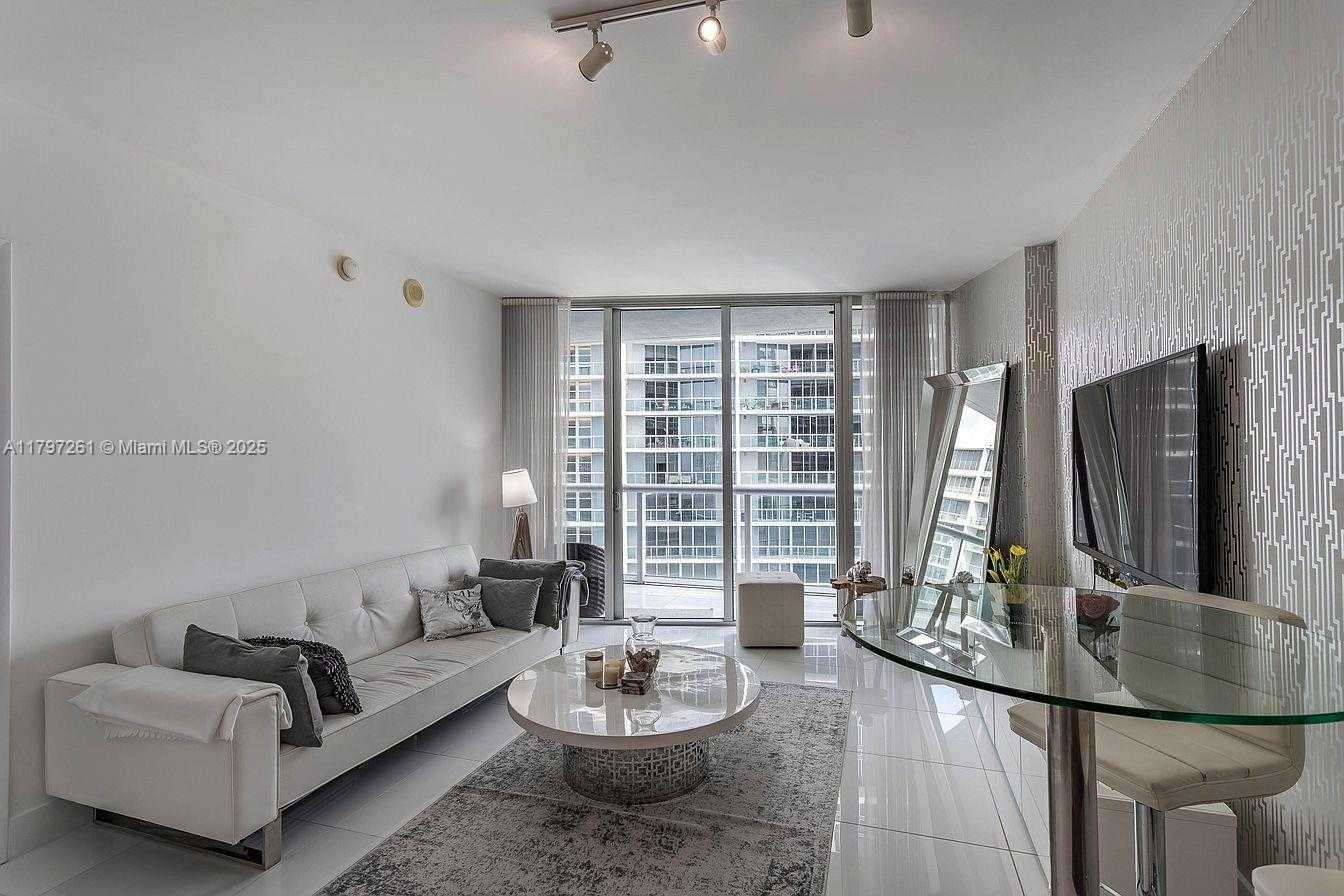 Small Image of 495 BRICKELL AVE #4706, Miami Number 14