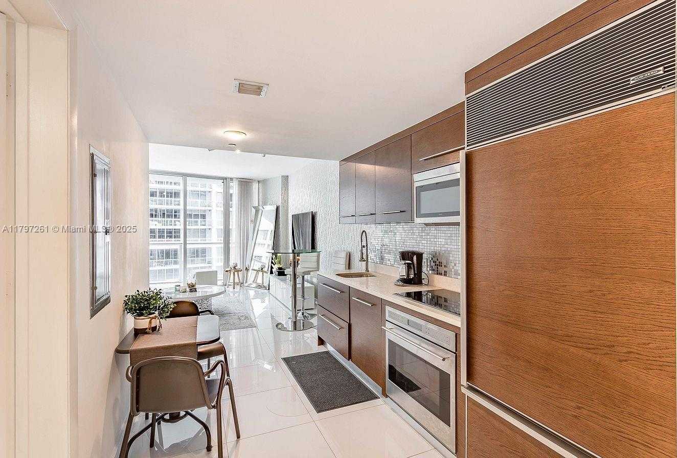 Small Image of 495 BRICKELL AVE #4706, Miami Number 17