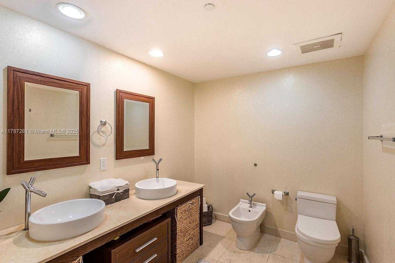 Small Image of 495 BRICKELL AVE #4706, Miami Number 9