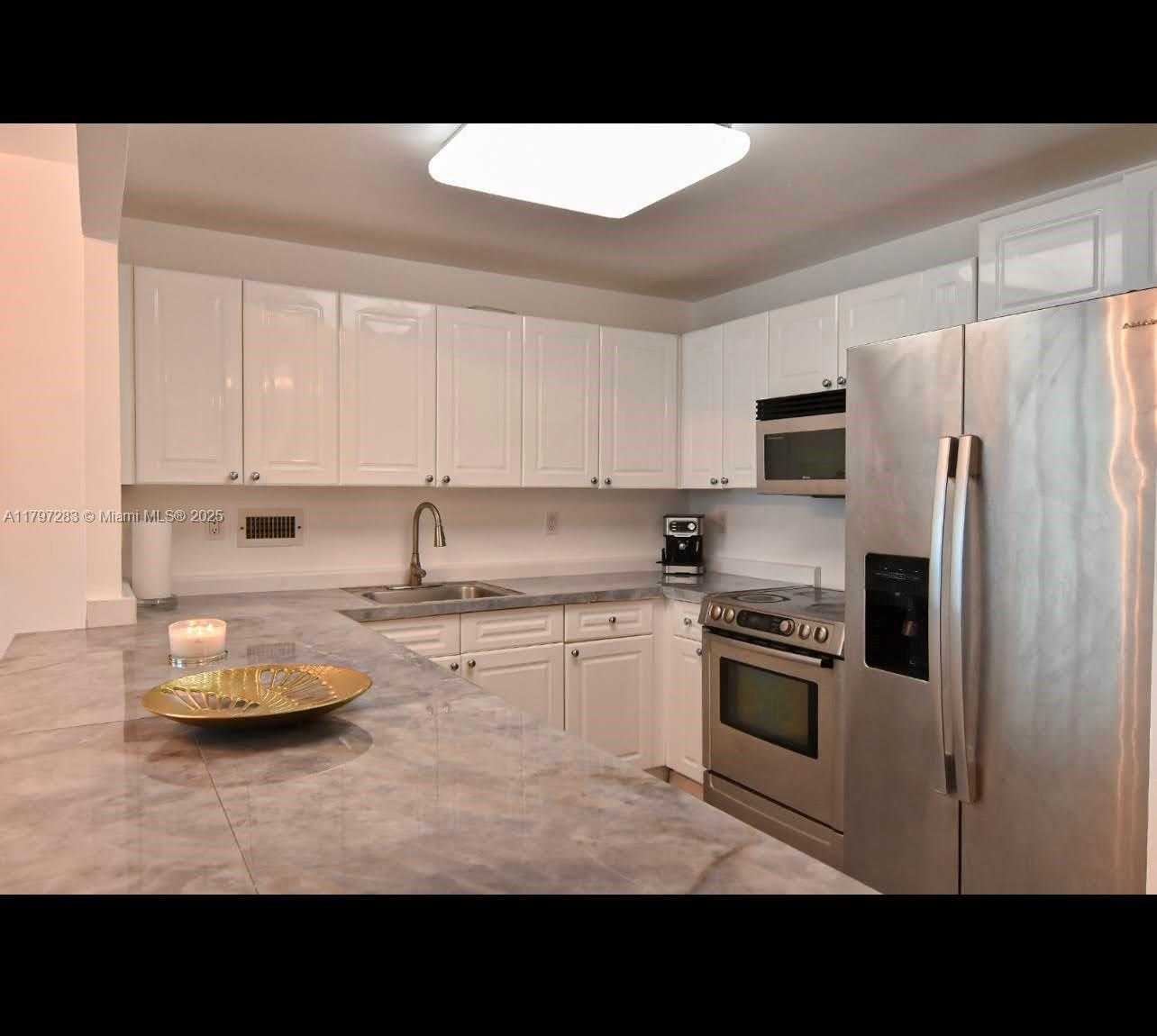 Small Image of 2301 COLLINS AVE #402, Miami Beach Number 2