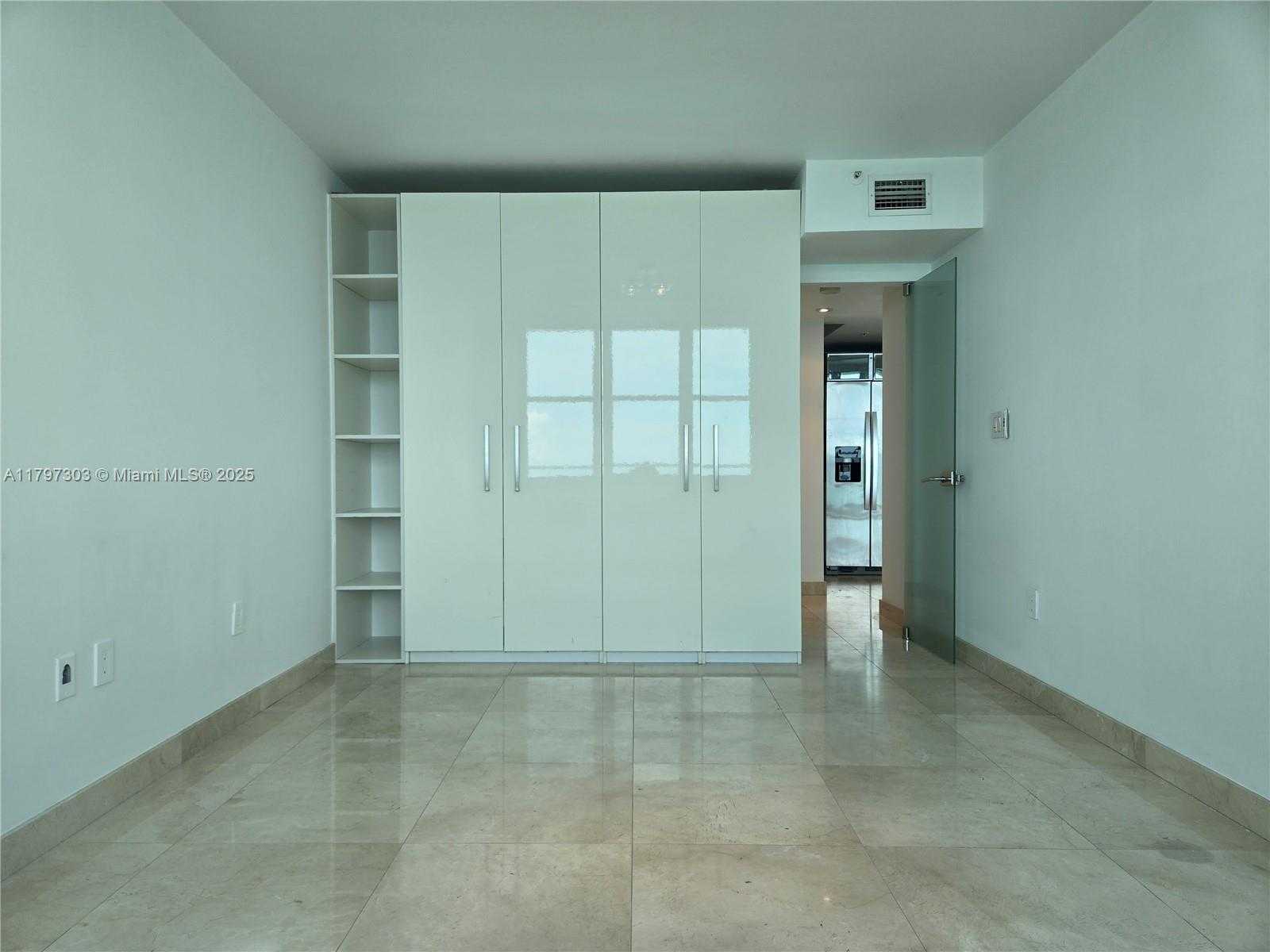Small Image of 800 CLAUGHTON ISLAND DR #2704, Miami Number 11
